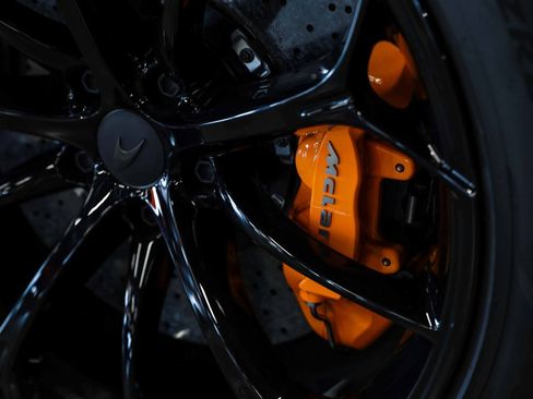 Used 2025 McLaren Artura Spider RWD image 16