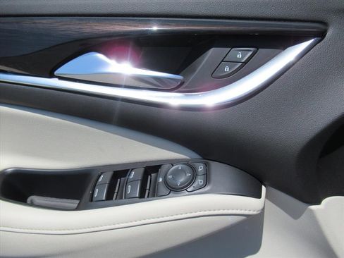 Used 2022 Buick Enclave Essence FWD image 21