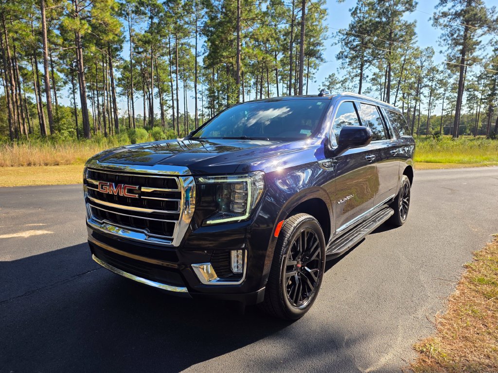 Used 2023 GMC Yukon XL SLT AWD/4WD image 1