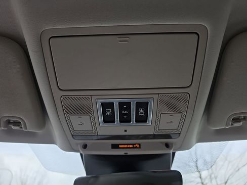 Used 2017 Land Rover Discovery HSE image 22