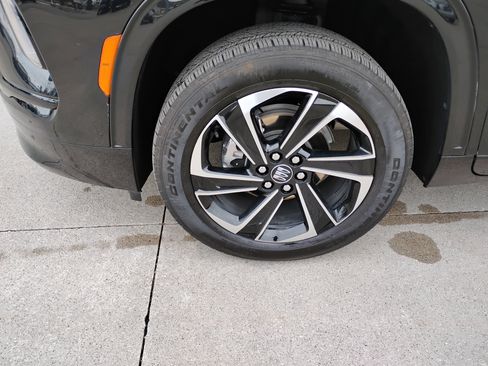 Used 2025 Buick Enclave Sport Touring image 22