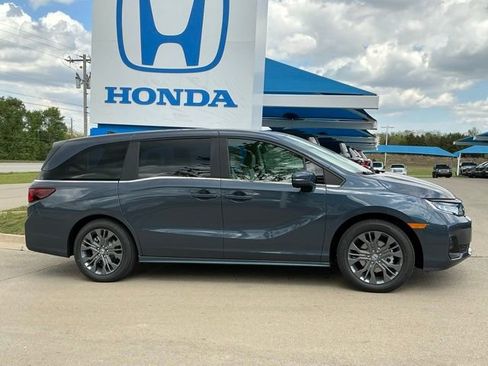New 2026 Honda Odyssey Touring image 2