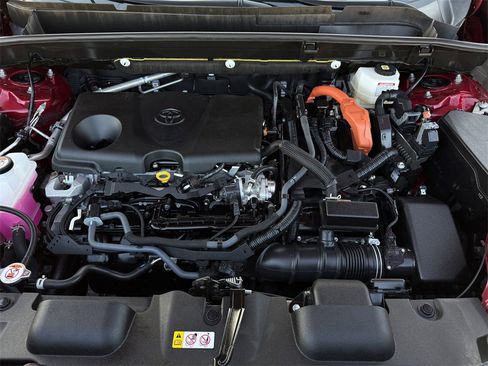 Used 2024 Toyota Venza XLE image 30