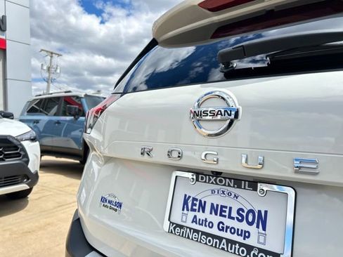 Used 2021 Nissan Rogue SL AWD/4WD image 9