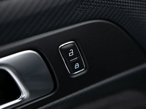 Used 2024 Ford Mustang Convertible image 19