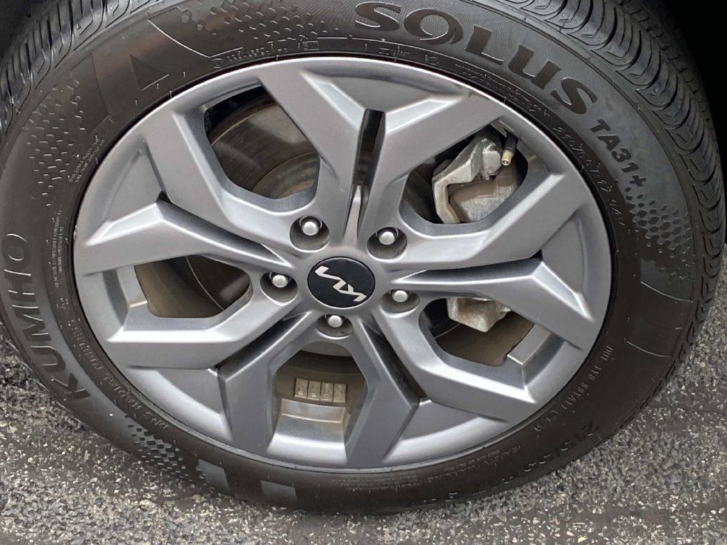 Used 2025 Kia Seltos LX AWD/4WD image 25