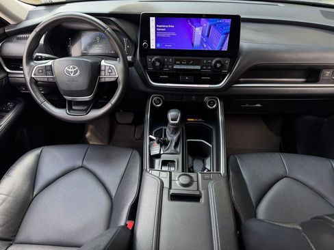Certified 2024 Toyota Grand Highlander FWD image 19