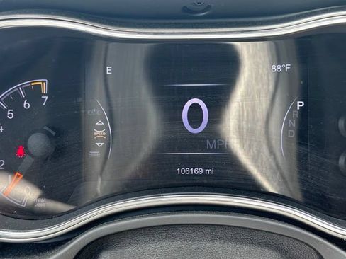 Used 2018 Jeep Grand Cherokee Altitude AWD/4WD image 14