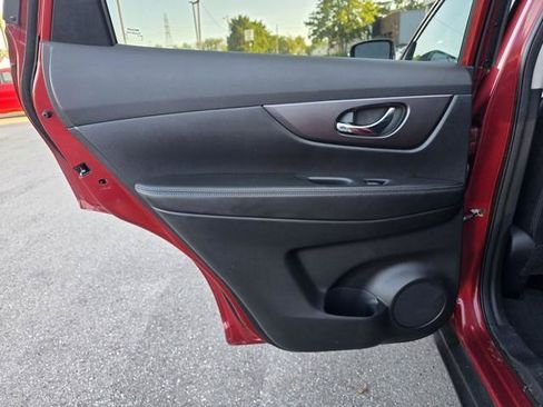 Used 2016 Nissan Rogue SV FWD image 23