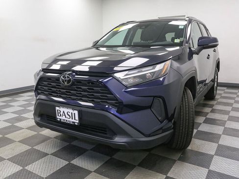 Used 2022 Toyota RAV4 XLE w/ Convenience Package AWD/4WD image 4