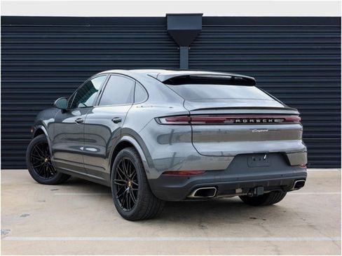 Certified 2025 Porsche Cayenne Coupe image 3