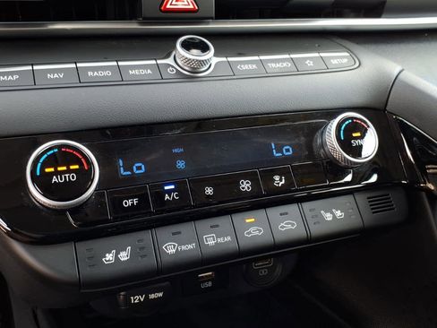 Used 2023 Hyundai Elantra Limited image 35