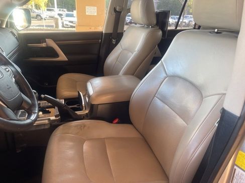 Certified 2017 Toyota Land Cruiser image 3