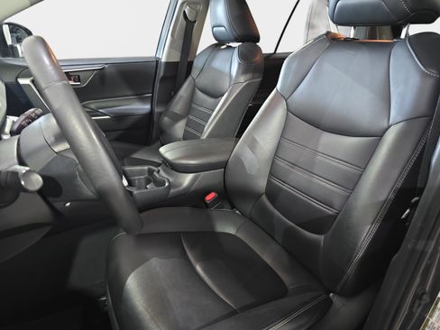 Used 2019 Toyota RAV4 XLE Premium FWD image 12