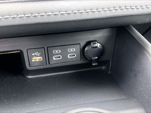 Used 2023 Toyota Highlander XLE FWD image 33