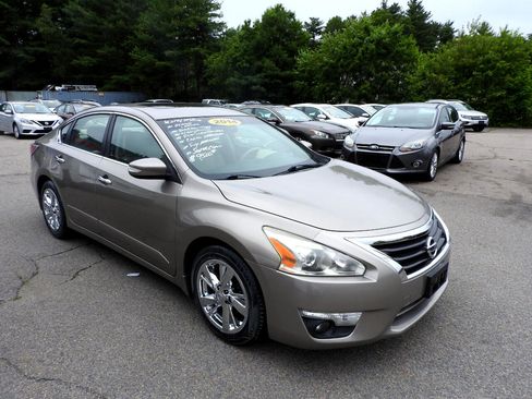 Used 2014 Nissan Altima 2.5 SL w/ Technology Package image 2