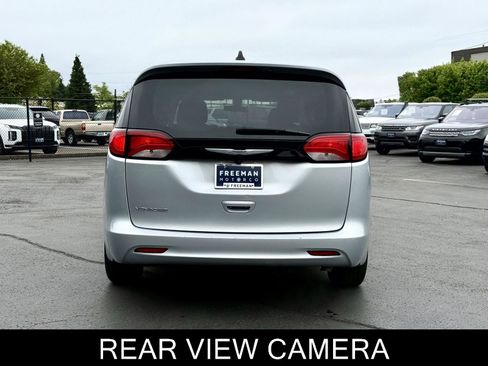 Used 2022 Chrysler Voyager LX FWD image 6