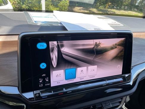 Used 2026 Volkswagen Atlas SE w/ Panoramic Sunroof Package FWD image 19