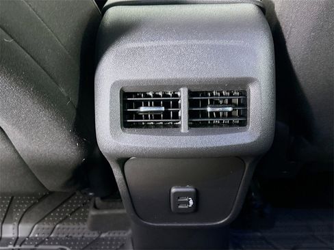 Used 2021 Chevrolet Equinox LT image 26