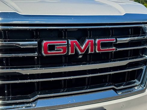 Used 2022 GMC Yukon XL SLT w/ SLT Premium Package AWD/4WD image 9