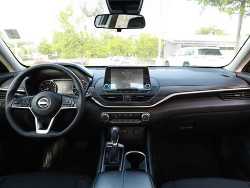 Used 2024 Nissan Altima 2.5 SV FWD image 29