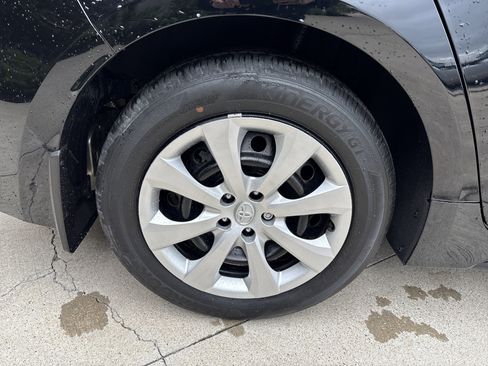 Used 2025 Toyota Corolla LE image 36