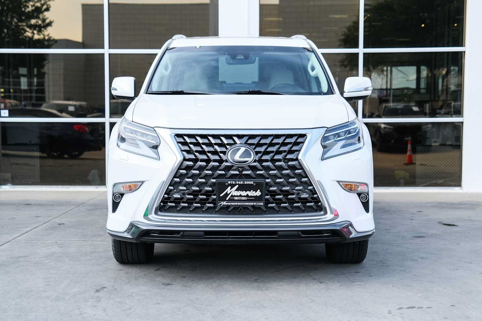 Used 2022 Lexus GX 460 Luxury w/ Sport Design Package AWD/4WD image 2