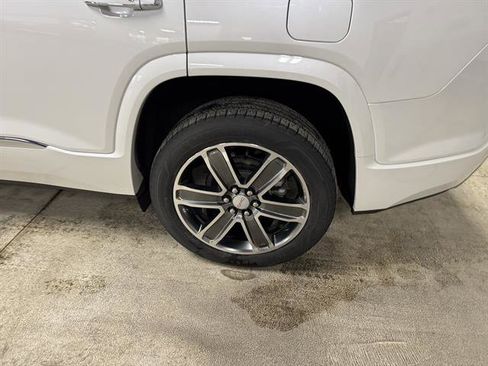 Used 2018 GMC Acadia Denali w/ Technology Package AWD/4WD image 7