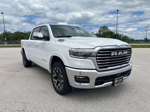 Used 2025 RAM 1500 Laramie AWD/4WD image 7