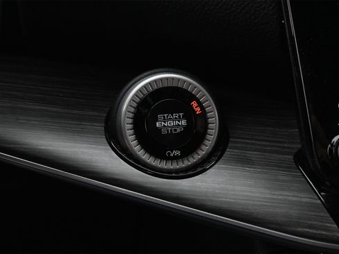 Used 2024 Jeep Wagoneer L Series II w/ Flexible Seating Group image 15