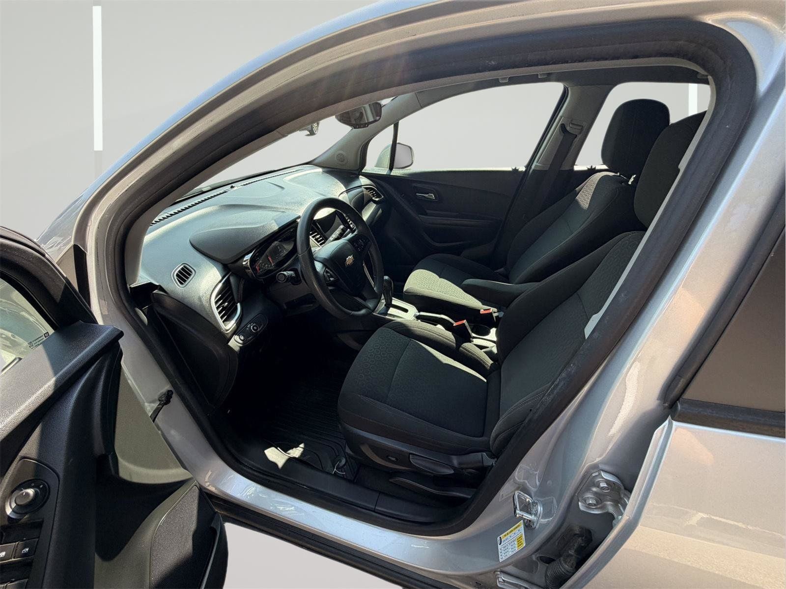 Used 2022 Chevrolet Trax LS w/ Tint and Cruise Package FWD image 22
