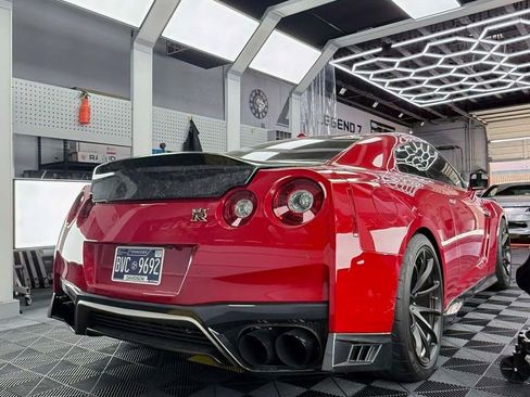 Used 2018 Nissan GT-R Premium image 4