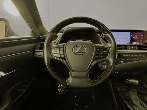 Used 2019 Lexus ES 300h image 11