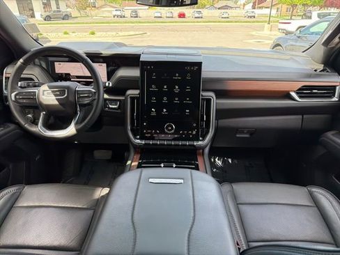 Used 2025 GMC Yukon Denali AWD/4WD image 17