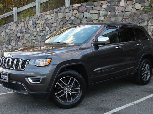 Used 2018 Jeep Grand Cherokee Limited image 2
