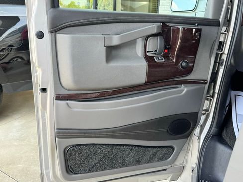 Used 2019 GMC Savana 2500 RWD image 36