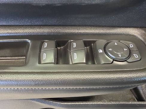 Used 2023 GMC Terrain SLT w/ Infotainment Package II AWD/4WD image 18