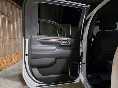 Used 2025 Chevrolet Silverado 2500 LT w/ Convenience Package image 16