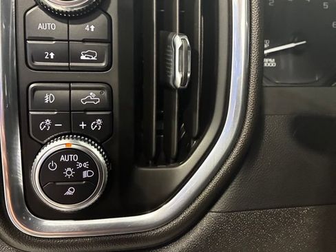 Used 2022 GMC Sierra 1500 SLT w/ SLT Convenience Package AWD/4WD image 23