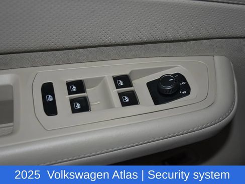 Used 2025 Volkswagen Atlas SEL AWD/4WD image 23