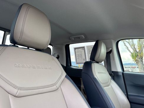 Used 2025 Ford Maverick Lariat image 16