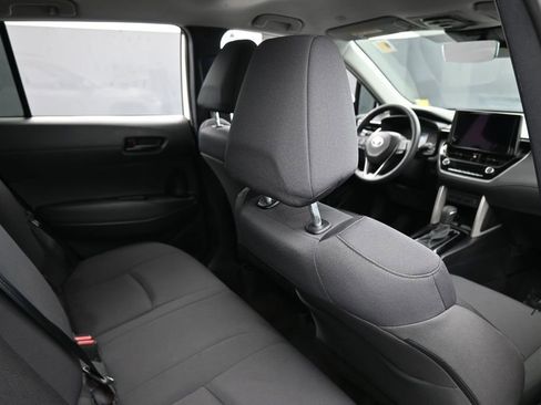 Used 2024 Toyota Corolla Cross LE FWD image 42