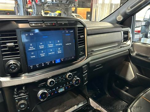 Used 2023 Ford F250 Platinum AWD/4WD image 12
