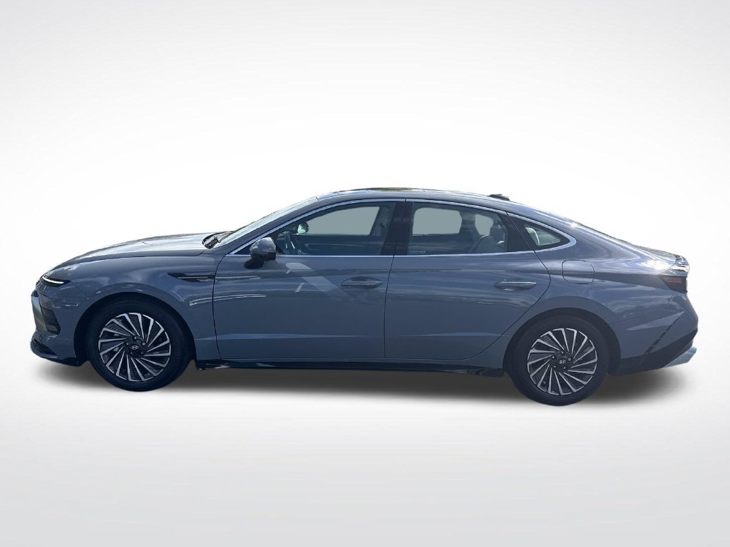 Certified 2025 Hyundai Sonata Limited FWD image 2