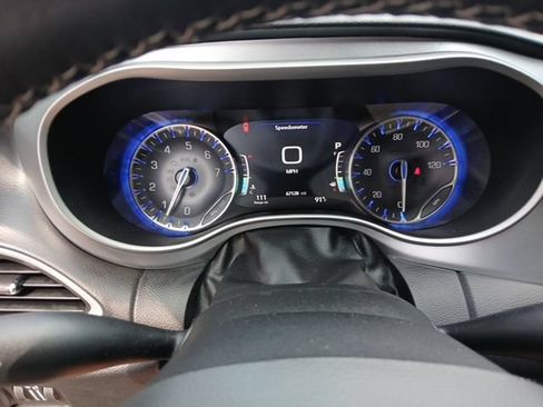 Used 2020 Chrysler Pacifica Touring-L Plus FWD image 57