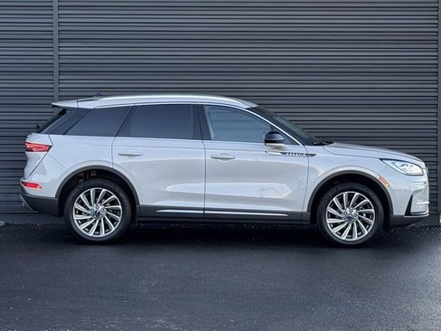 Used 2023 Lincoln Corsair Reserve w/ Equipment Group 201A image 8