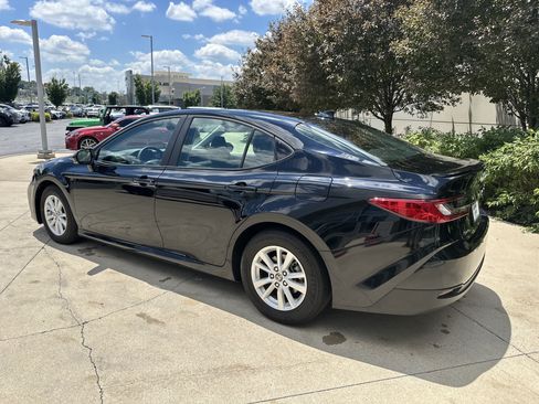Used 2025 Toyota Camry LE w/ Convenience Package FWD image 7
