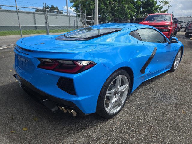 Used 2021 Chevrolet Corvette Stingray Coupe w/ Body-Color Dual Roof Package RWD image 4
