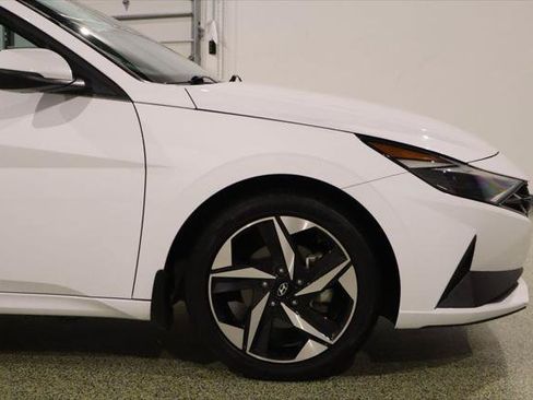 Used 2022 Hyundai Elantra Limited FWD image 12