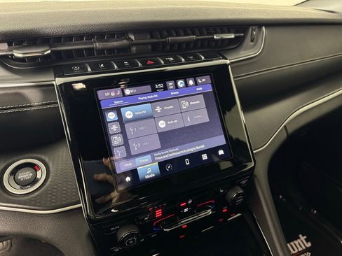 Used 2023 Jeep Grand Cherokee Altitude image 17